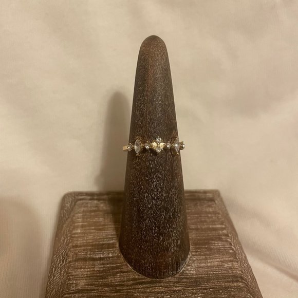 Queens of The Roundtable Crystal Ring - Picture 2 of 3